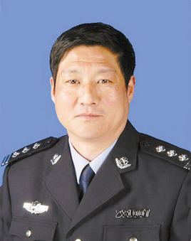 警督警衔,1984年10月参加公安工作,1987年1月调入仁化县公安局交警