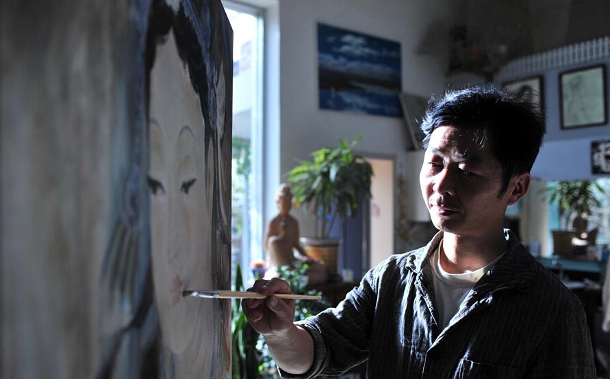 2001年6月创立敦煌美术研究所,著名画家,在世界各地多次举办画展.