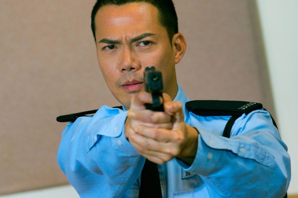 是香港警匪剧《潜行狙击》衍生的电影版,由导演邱礼涛执导,由谢天华