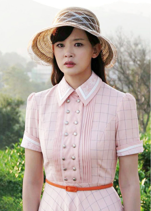 周奇奇饰演单以真 前朝太监单福全义女,表面温顺,内心自卑,颇具心计