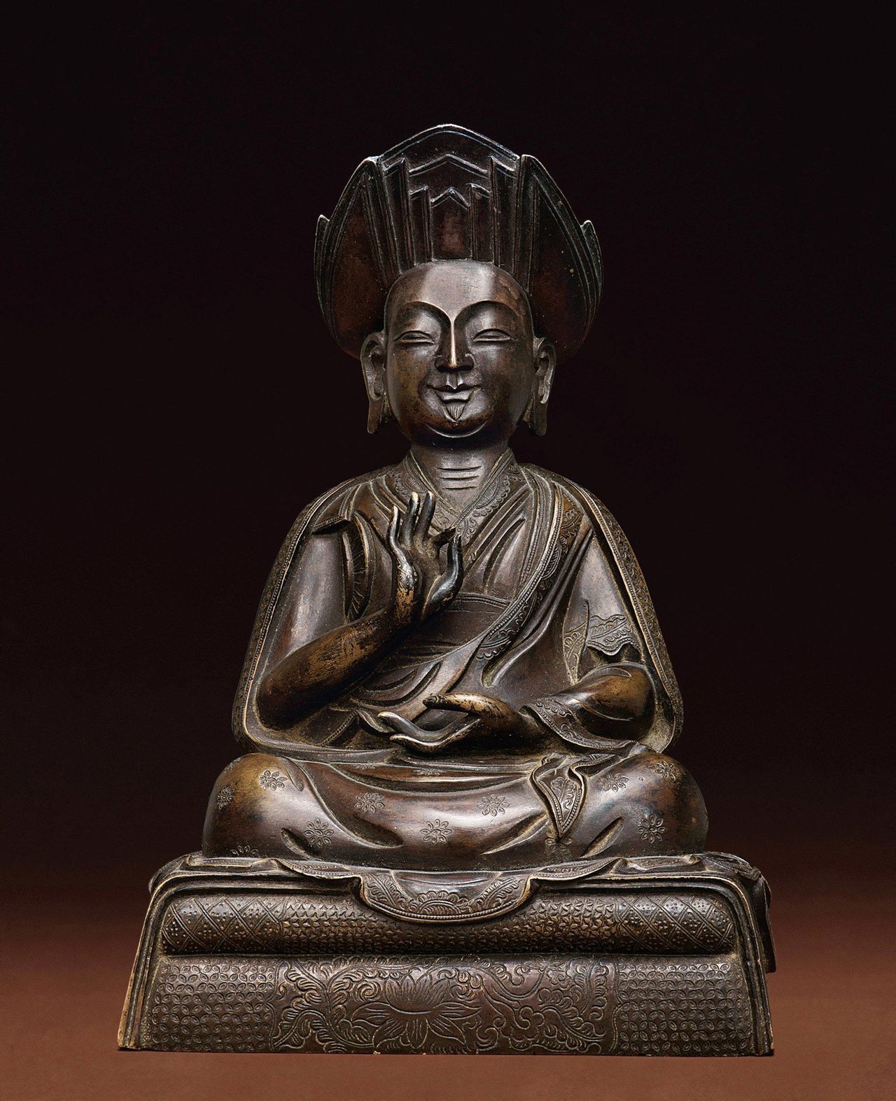 相关)章嘉,呼图克图,是中国内蒙古地区藏传佛教格鲁派最大转世活佛,在