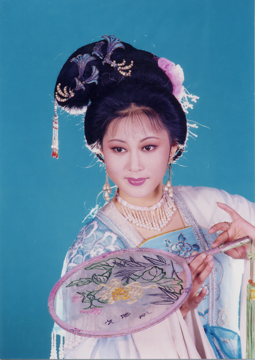 周艳(演员|文化人物)周艳师,越剧演员,汉族,承越剧傅派,工花旦,国家