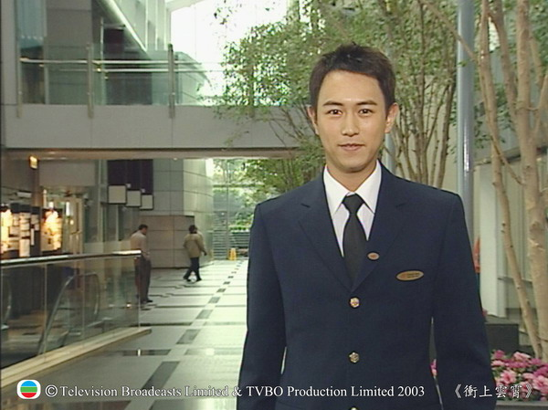 万浩聪(其他人物相关)电视剧《冲上云霄》中的角色,由陈键锋饰演.