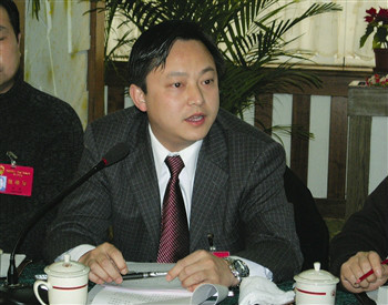 夏迎松,1977年6月出生,中共党员,经济师,现任安徽省宁国中鼎股份有限