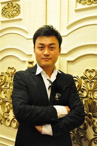 师从于沈阳音乐学院丁贵文教授,徐兆仁教授,孙雨丰教授