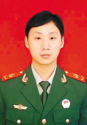 中共党员,现任成都市公安消防支队五中队一班班长,武警二级士官警衔