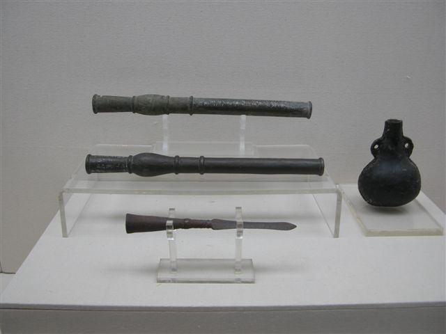 火铳是中国古代第一代金属管形射击火器,它的出现,使热兵器的发展进入