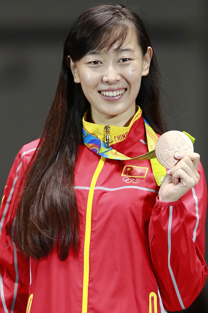 1992年6月17日出生于山东省烟台市,中国击剑队女子重剑运动员