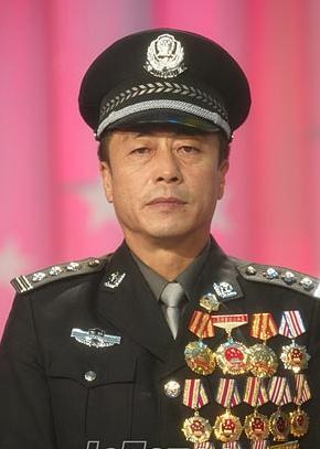 金光镇(其他人物相关)金光镇同志现任延边州检察院检察长,他在公安战