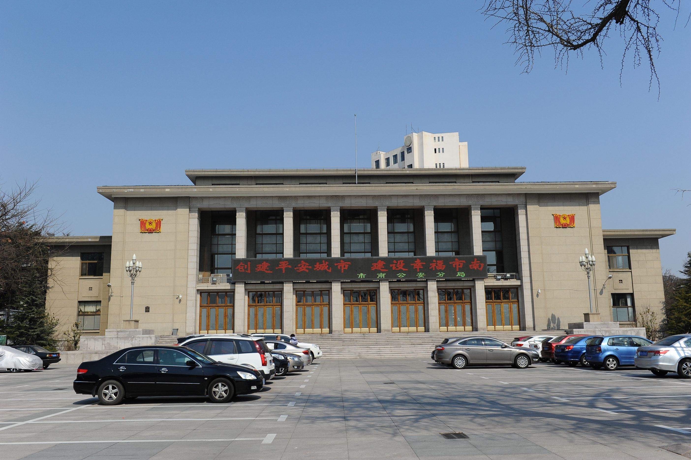 青岛市人民会堂地点