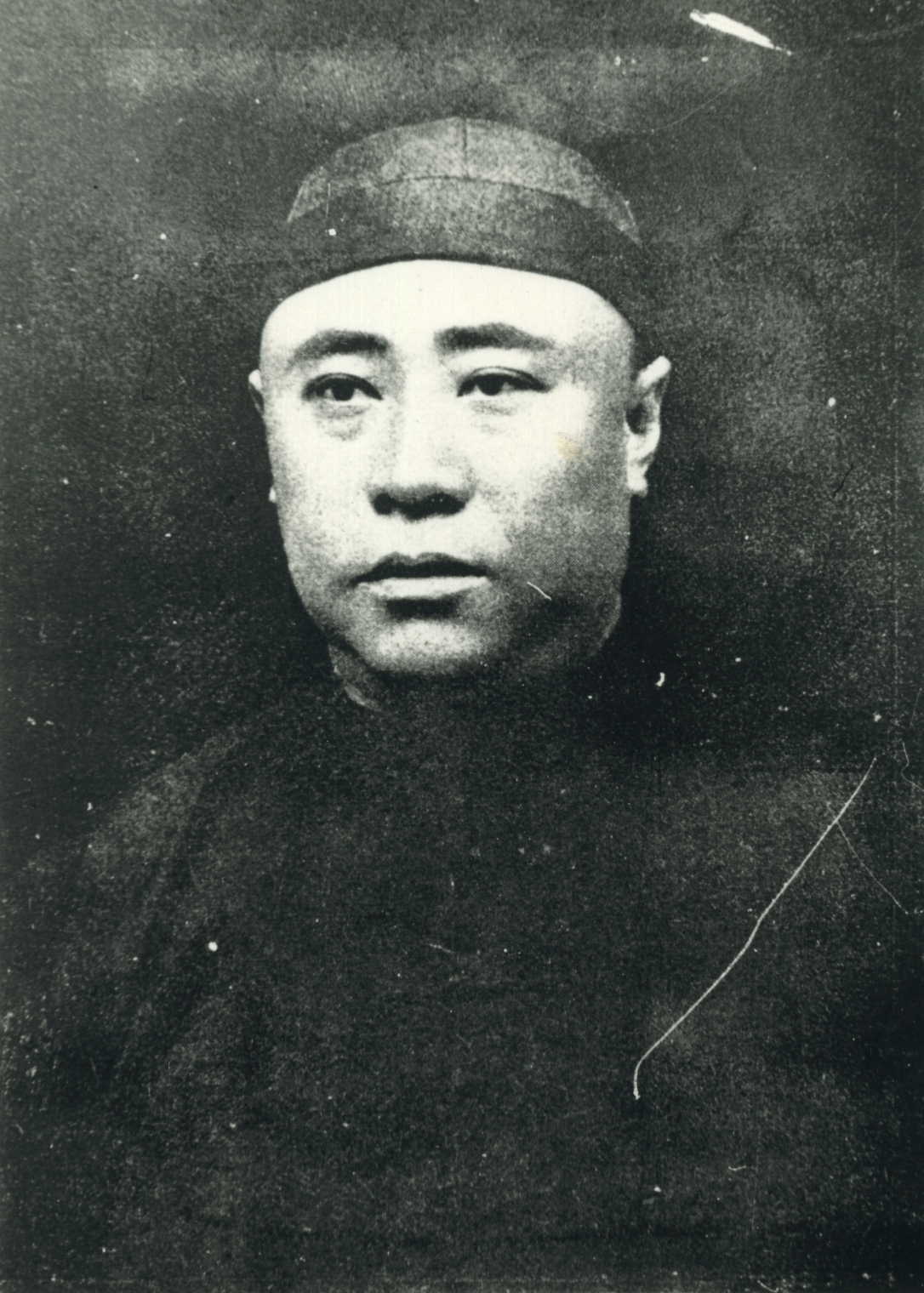 1922年参加第一次直奉战争,任骑兵第三旅参谋长.