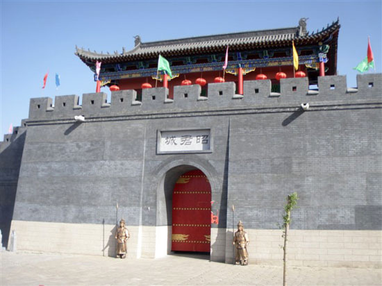 昭君城旅游区(其他人物相关)昭君城旅游区位于鄂尔多斯市达拉特旗昭君