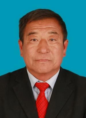 男,汉族,1957年4月生,中共党员,陕西省榆林市佳县峪口乡南河底村村民