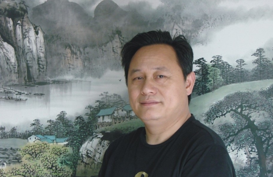 浙江湖州人,系,湖州市美术家协会会员,诸乐山书画研究会副会长