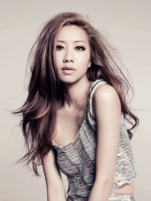 我本人(音乐)《我本人》是吴雨霏演唱的歌曲,杨淽作曲,林夕填词,陈珀