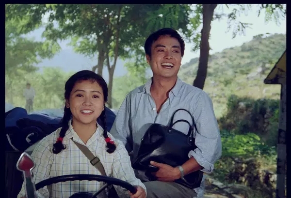 喜地,仁武嫂子王强英(王书勤)见新婚排场及新娘子行头均强过自己当年