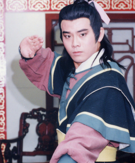 戚宝山是电视剧《新白娘子传奇》中的人物,出身微寒,与许仕林,李碧莲