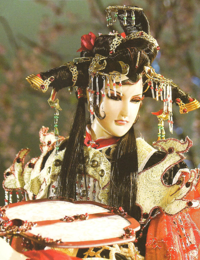 不失坚定,心思细腻长于见微知著,也擅于排设奇阵兵法,是辅助鬼谷藏龙