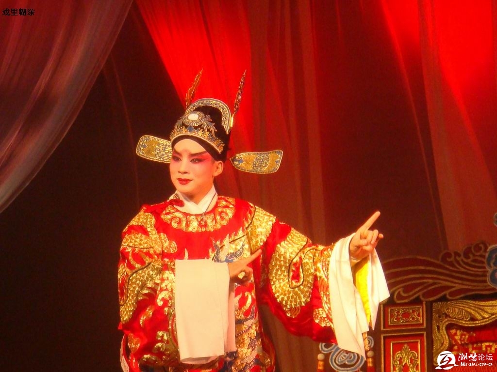 2003年考入武义县兰香艺术学校,毕业后进入浙江婺剧团,现为婺剧演员