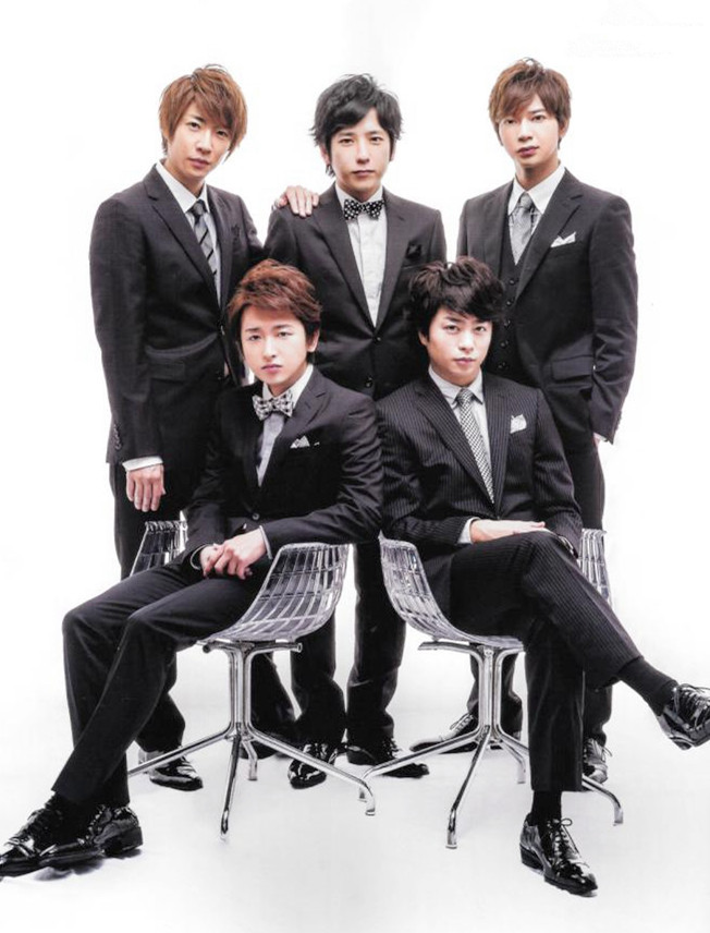 歌唱团体,由队长大野智,樱井翔,相叶雅纪,二宫和也,松本润5名成员组成