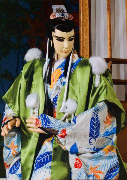 军神贴身副官兼秘书,负责处理神风营大小事务,行事严谨有度,一切遵照