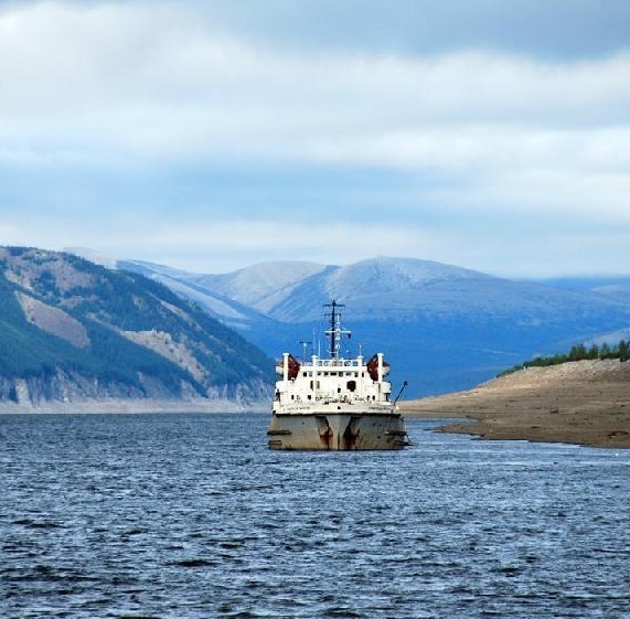 lena(地点)lena,勒拿河,俄罗斯最长的河流.