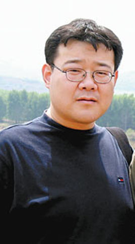 郝岩(政治人物)郝岩,原名郝维新,汉族,1938年6月出生,河北乐亭人,北京