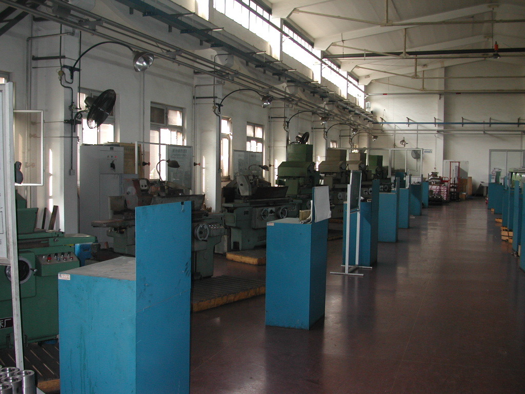 磨工(其他)磨工是指操作磨床,进行工件磨削加工的人员.