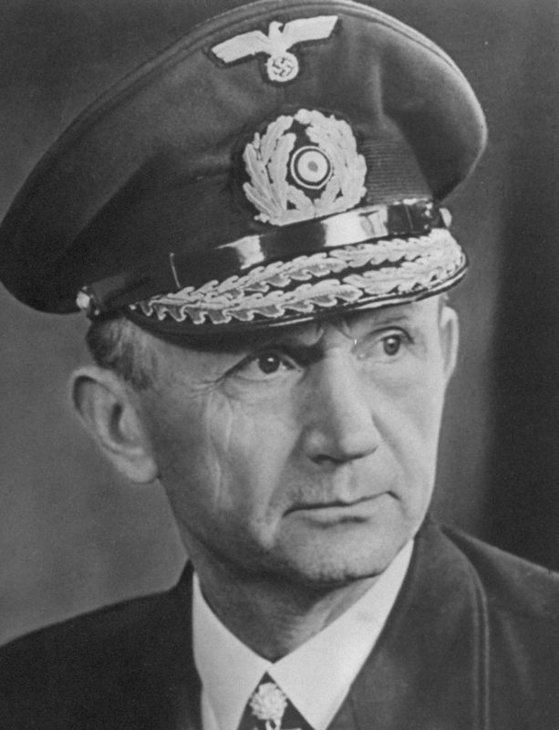 格林瑙,二战期间德国的著名将领,德国总统,国防军最高统帅,海军元帅