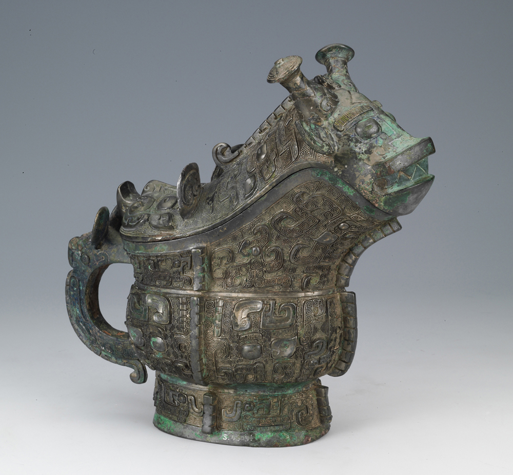 商青铜兽形觥(其他物理学相关)此展品为商代晚期金属器,整体形状如蹲