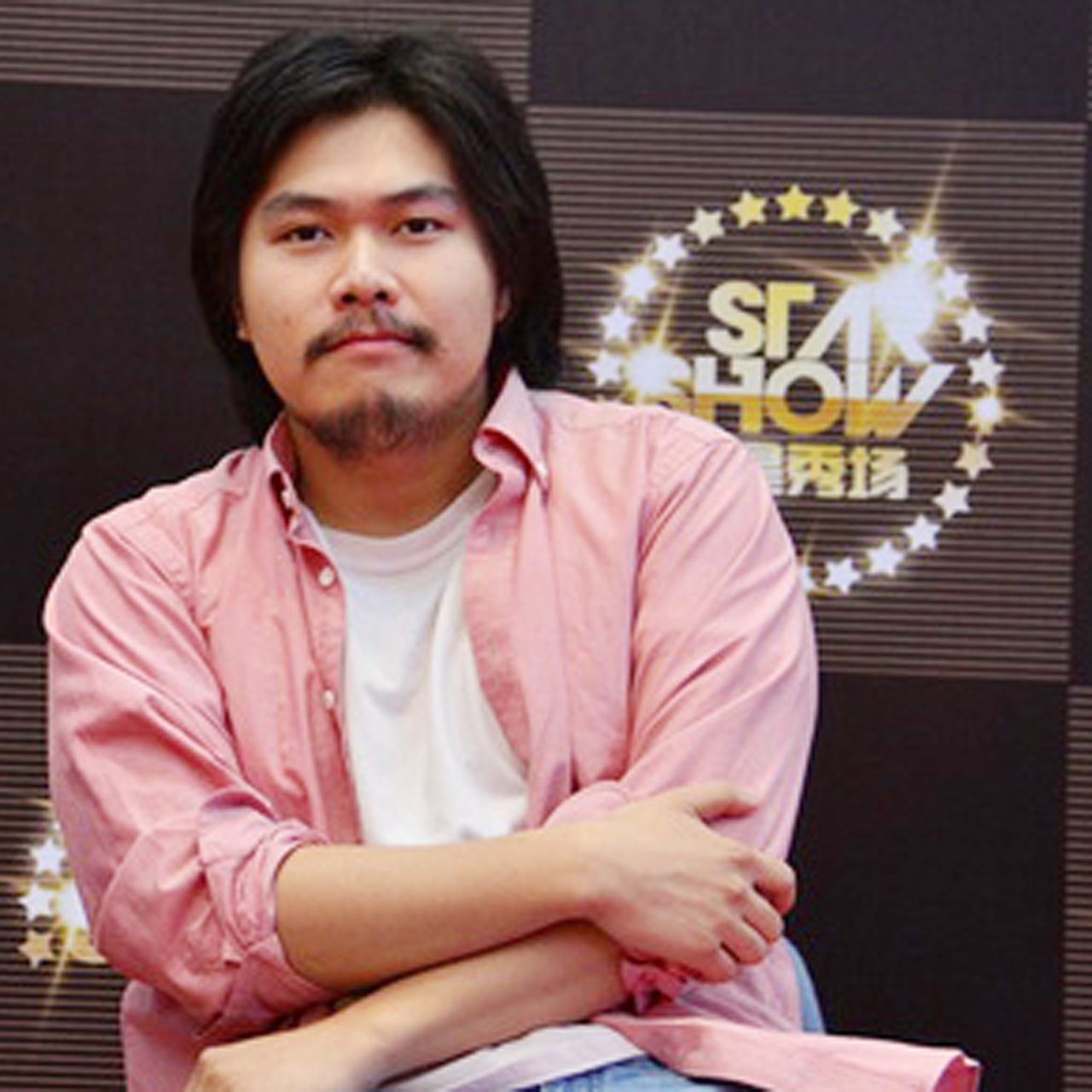 阿鲲(其他人物相关)阿鲲,原名陈鲲,先后就读于电子科技大学,中央音乐