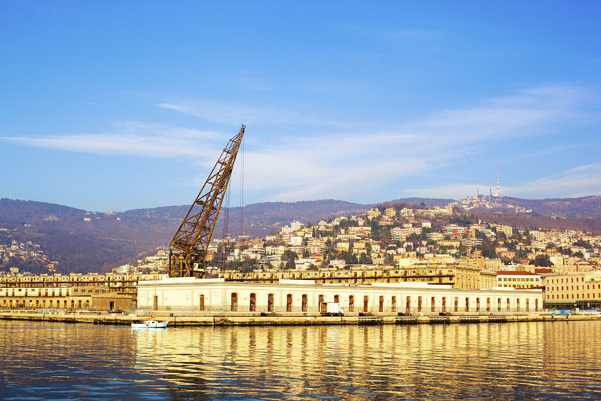 的里雅斯特港(意大利里雅斯特的港口)