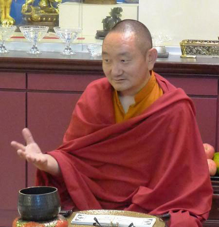 堪布洛桑滇增 (其他人物相关)