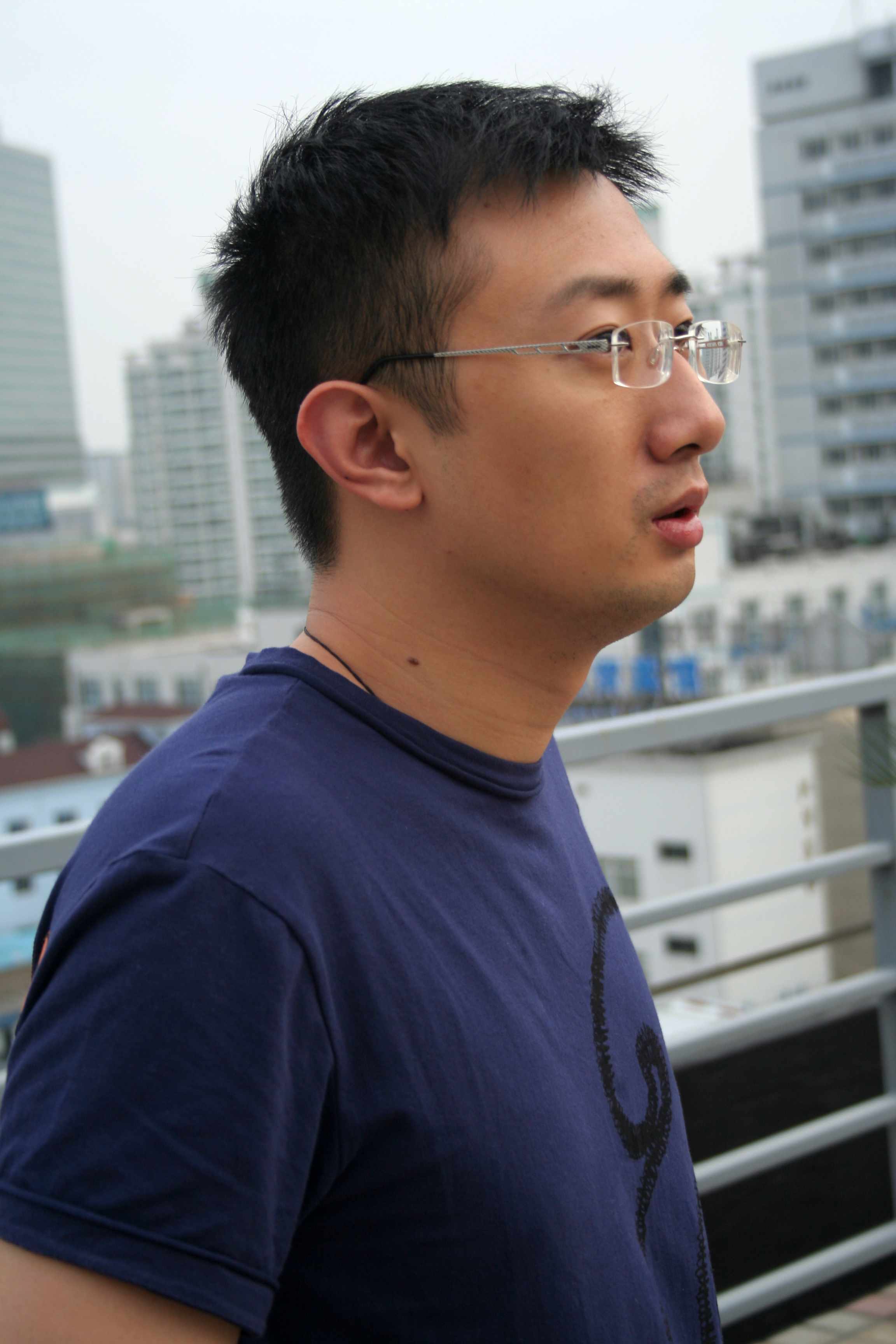 那多(其他人物相关)那多(1977-),原名赵延,上海人,萌芽主编赵长天之子