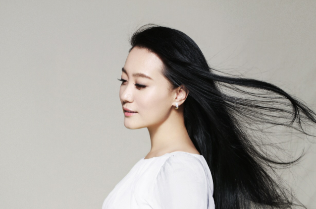 大地(音乐)《大地》是谭晶演唱的一首歌曲,由屈塬作词,文子作曲.