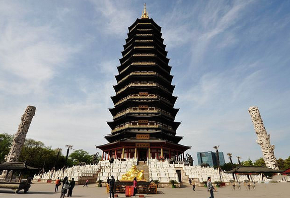 天宁寺(地点)天宁寺建于唐朝,位于宁波,被摧毁多次,原旧址靠近咸通塔.