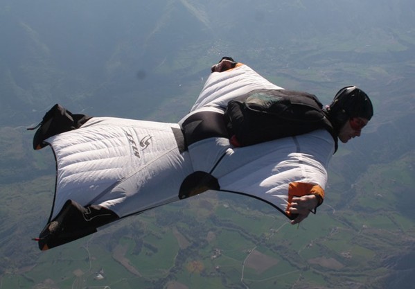 翼装飞行体育人物