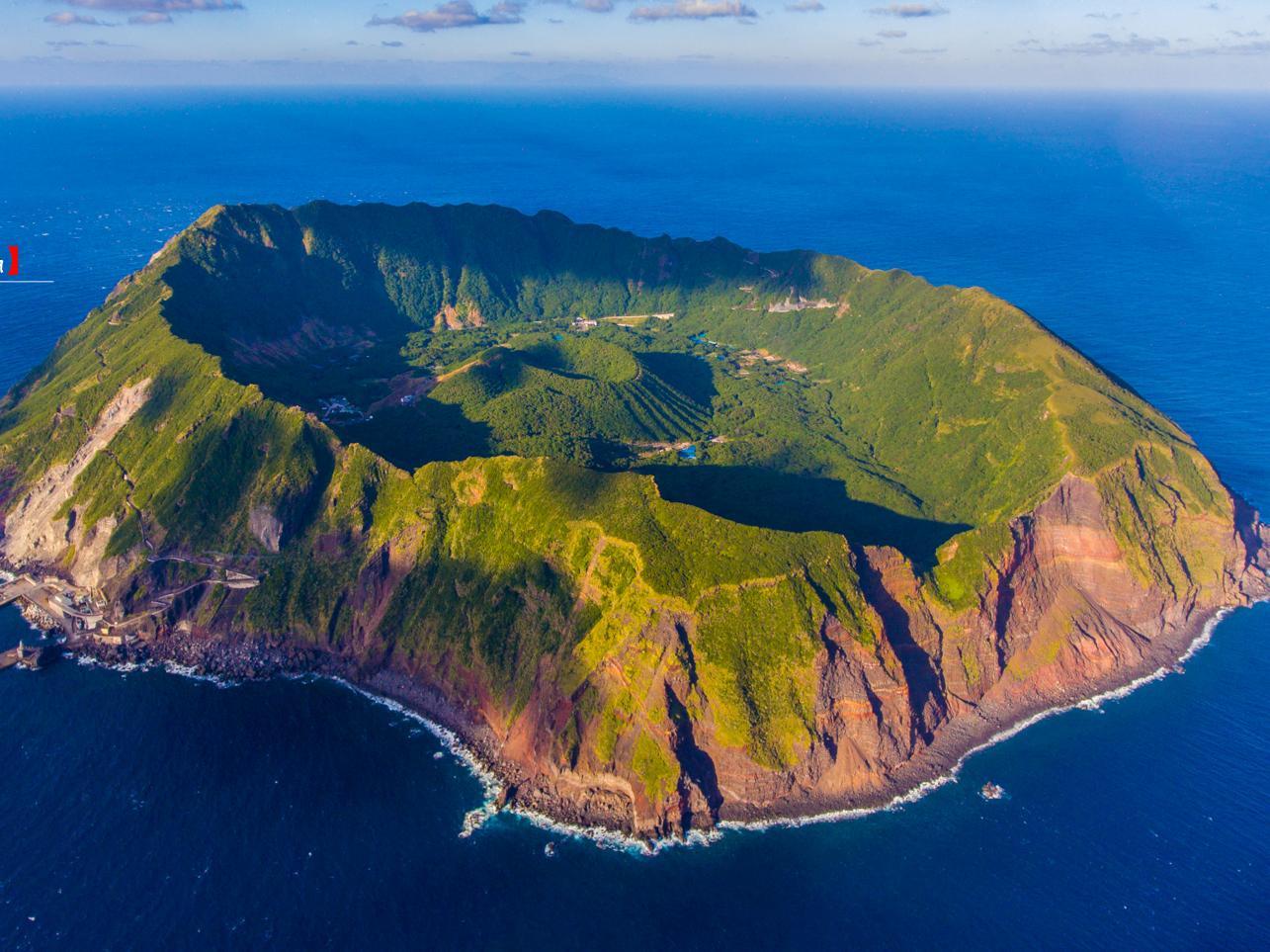 青之岛(岛屿)青之岛(日语:青ヶ岛,英语:aogashima)是日本伊豆群岛南部