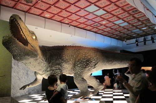 5米,是目前已知最大型的劳氏鳄类,而迅猛鳄科的蜥鳄只有7米长