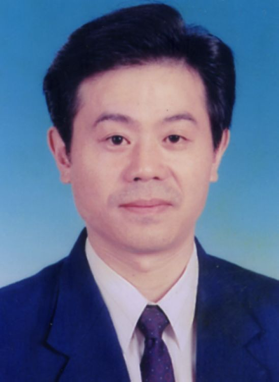 曾彪(其他人物相关)曾彪,广东五华县人,教育技术学高级实验师.