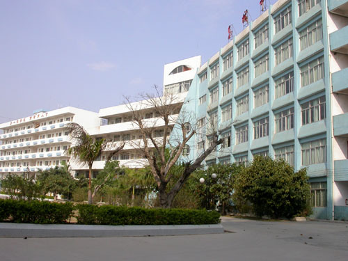 电白县东城中学学校