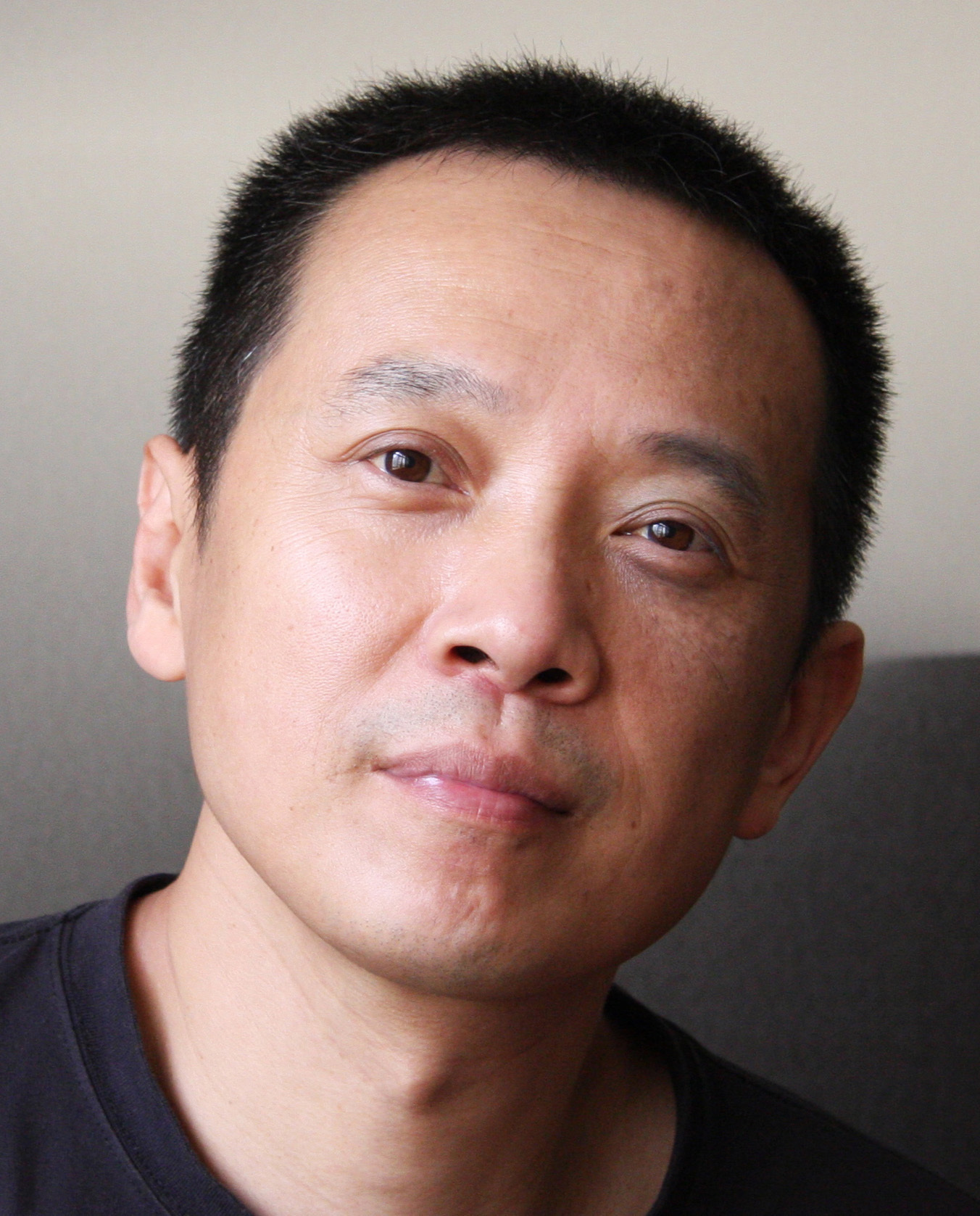 黄向东(文化人物)