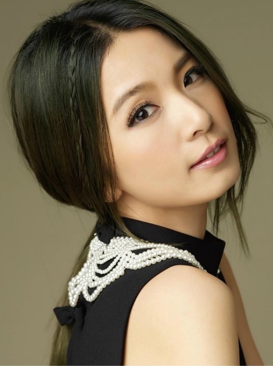 叶子(其他)《叶子》是陈晓娟作词,作曲,田馥甄演唱的一首歌曲.