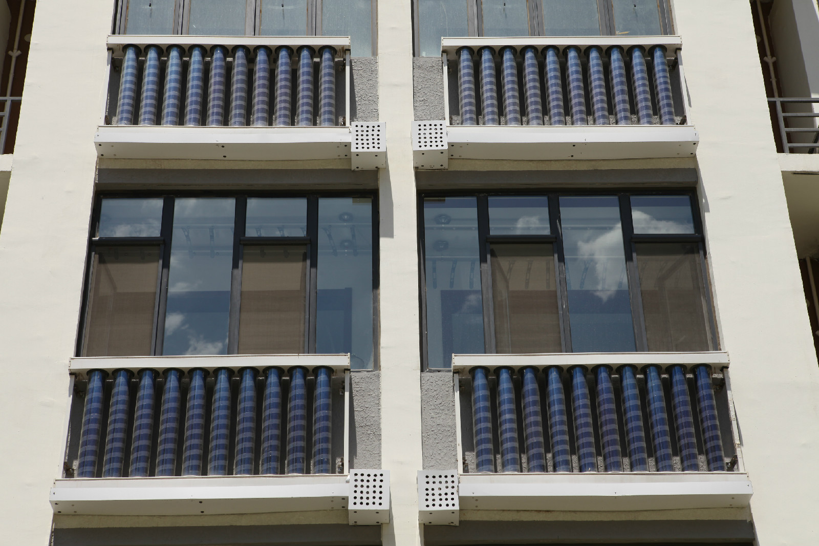 阳台壁挂太阳能热水器尚品X-Ⅰ系列-空气能十大品牌-太阳雨空气能官网