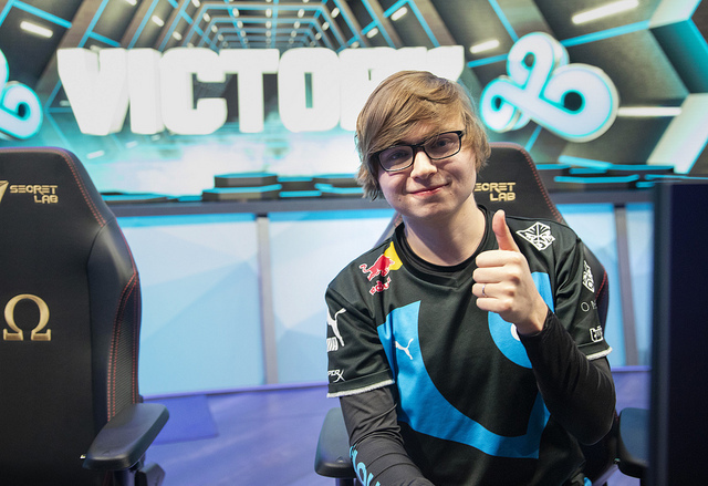 《英雄联盟》c9选手sneaky:我觉得绝食打法太蠢了