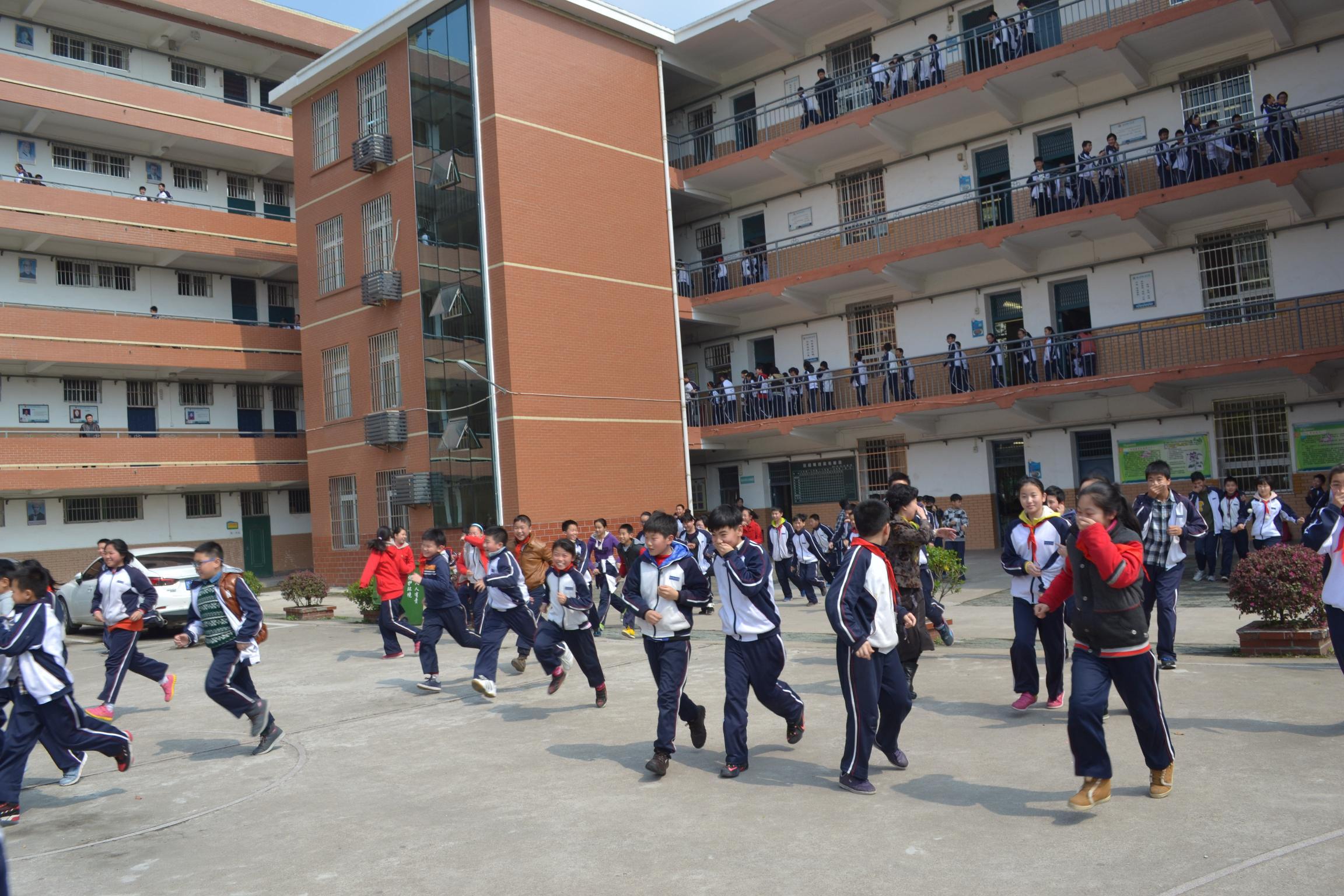 鐵四院中學(學校)鐵四院中學,位於武漢市武昌楊園,原系鐵道第四勘察