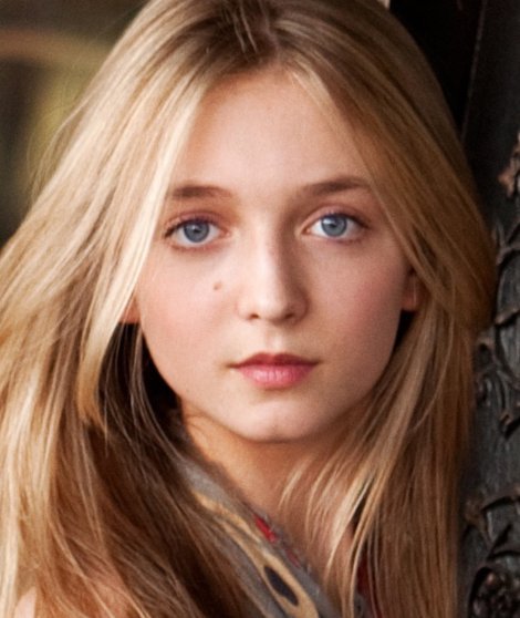 她因为在电影《雷霆万钧2012》扮演ashleynewell为人所知.