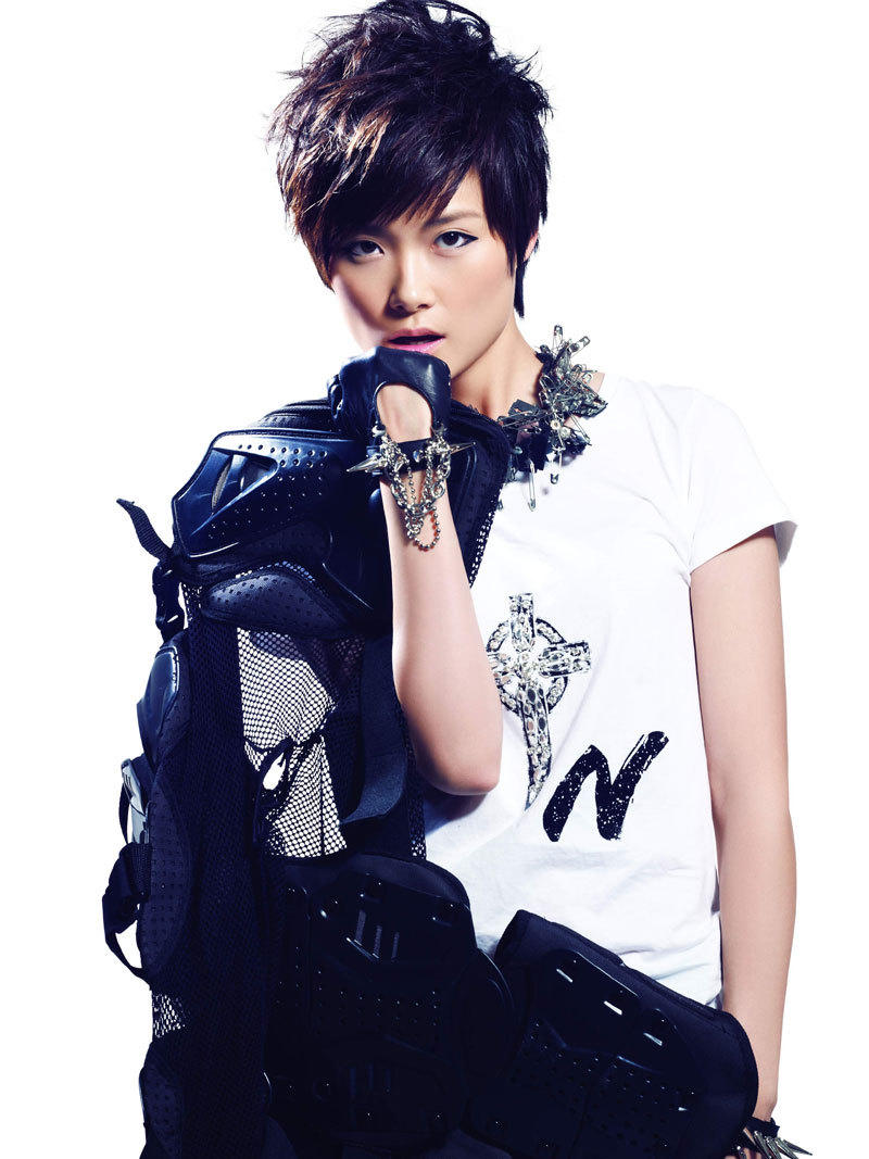 纯真年代(其他)《纯真年代》是李宇春演唱的一首单曲,是为深圳卫视