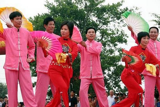 姑娘歌(戏剧)姑娘歌是从粤西地区雷州歌发展起来的是一种古老而独特的