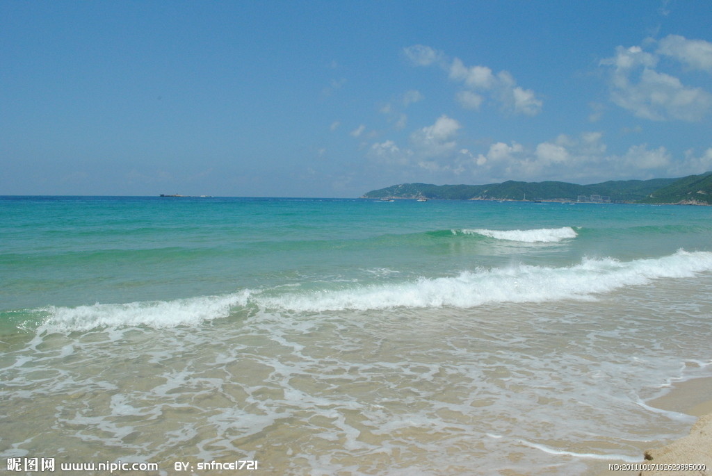 北经吕宋岛东南比科尔半岛和莱特岛间的圣贝纳迪诺海峡通太平洋,西北